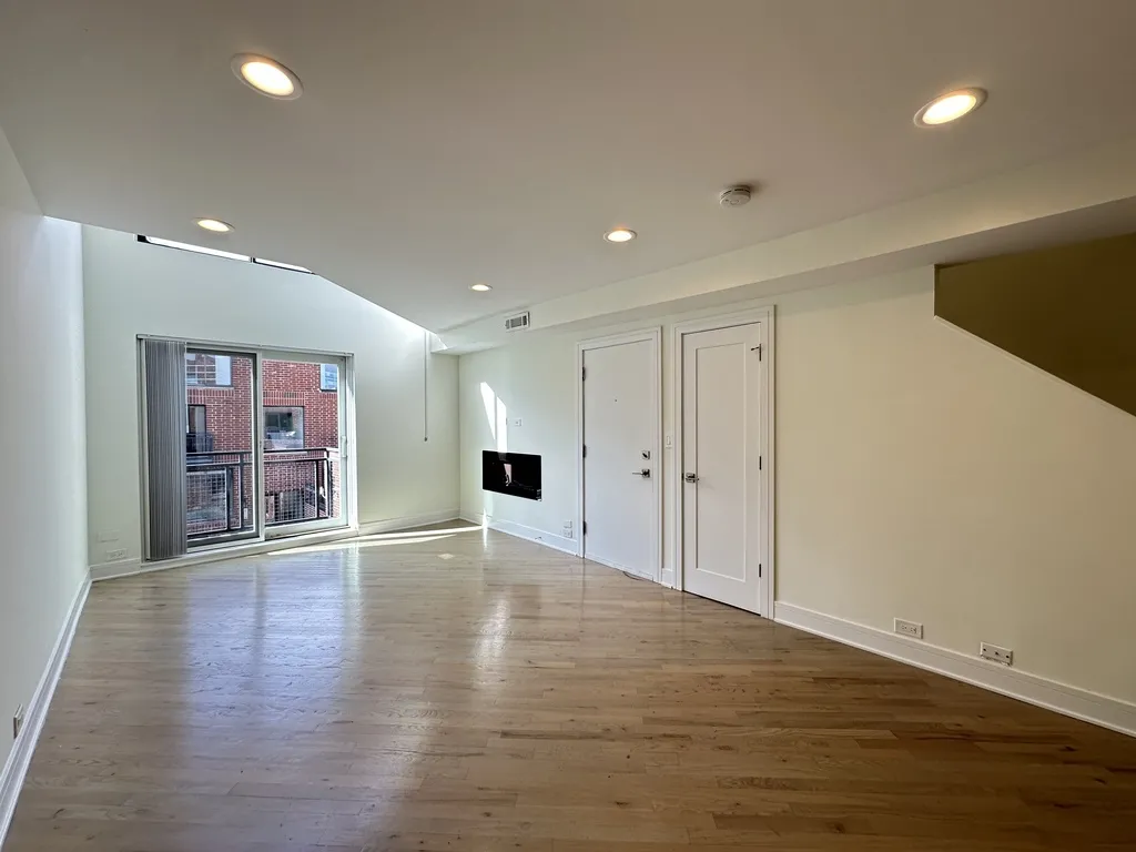 944 W Grace St, , 60613, USA 60613-unit#J201-Chicago-IL