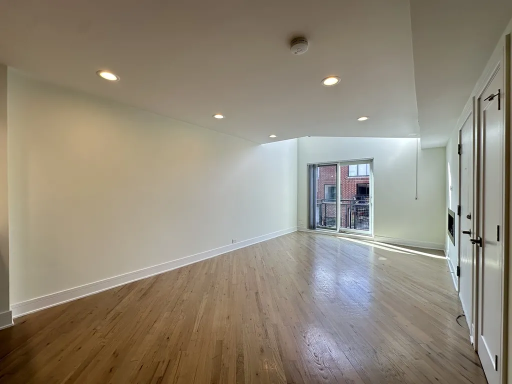 944 W Grace St, , 60613, USA 60613-unit#J201-Chicago-IL