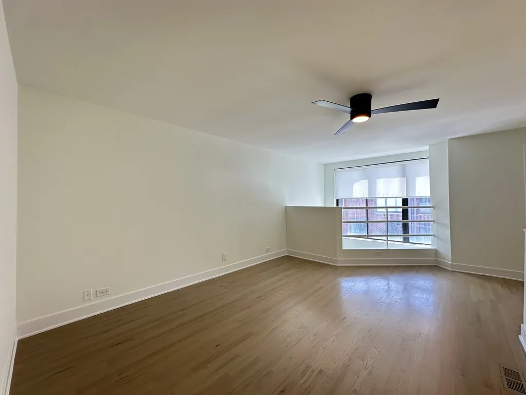 944 W Grace St, , 60613, USA 60613-unit#J201-Chicago-IL