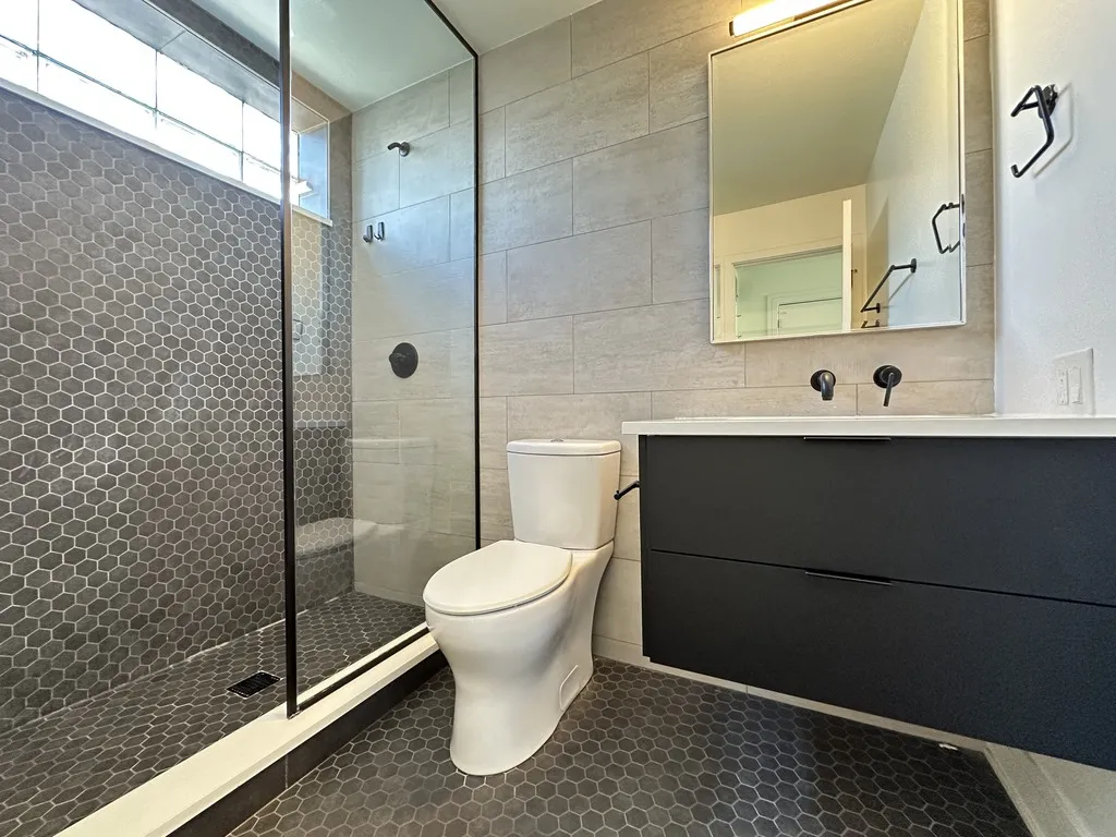 944 W Grace St, , 60613, USA 60613-unit#J201-Chicago-IL