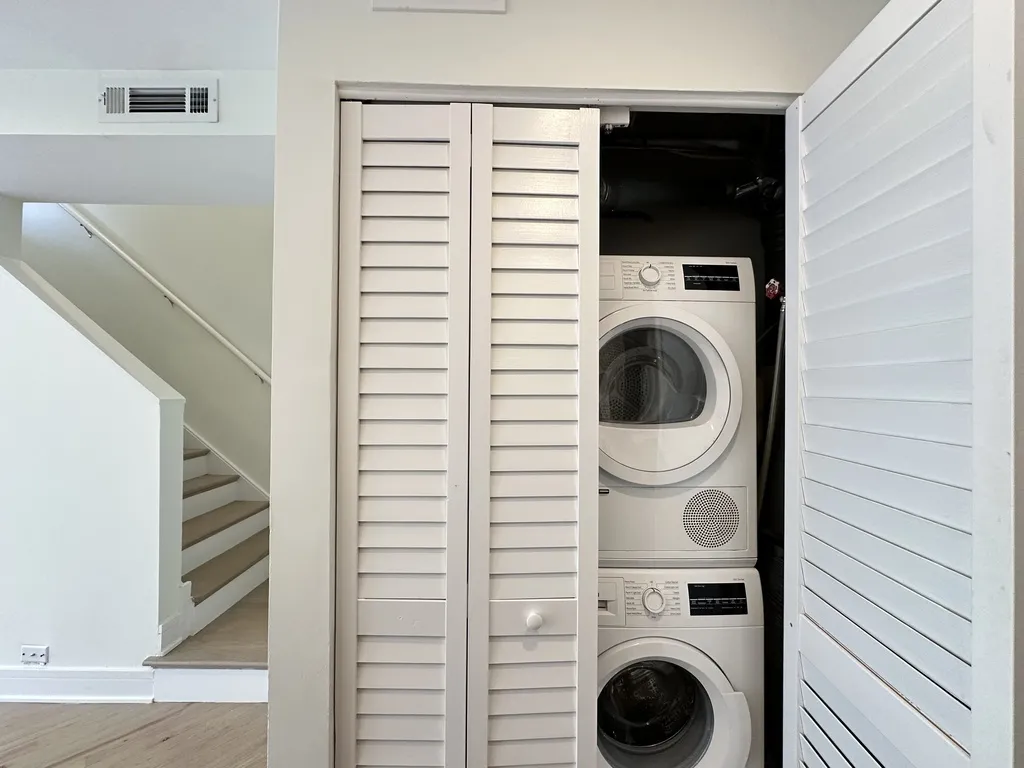 944 W Grace St, , 60613, USA 60613-unit#J201-Chicago-IL