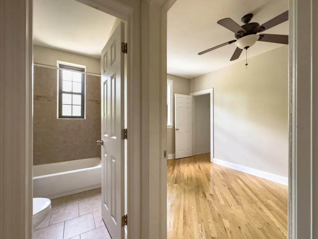 Green Bay Rd & Ave, , 60093, USA 60093-unit#B05-Winnetka-IL