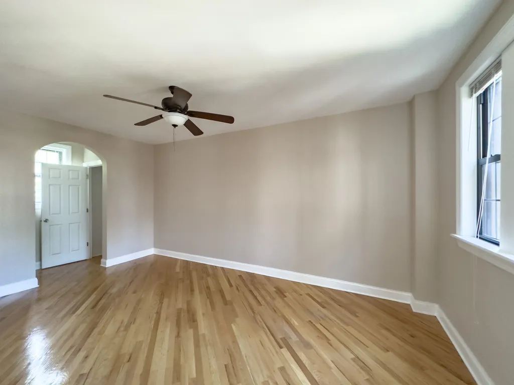 Green Bay Rd & Ave, , 60093, USA 60093-unit#B05-Winnetka-IL