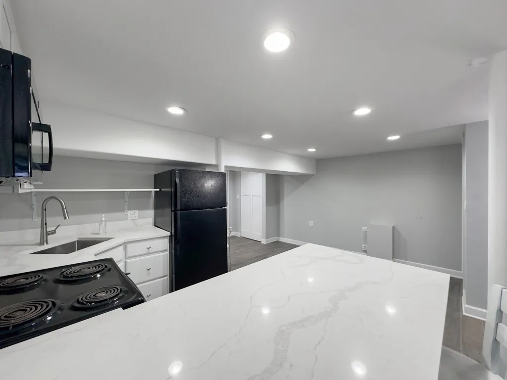 2310 W Wilson Ave, , 60625, USA 60625-unit#G-Chicago-IL