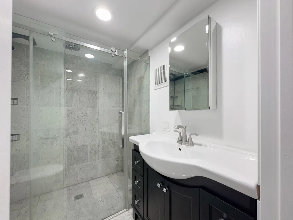 2310 W Wilson Ave, , 60625, USA 60625-unit#G-Chicago-IL