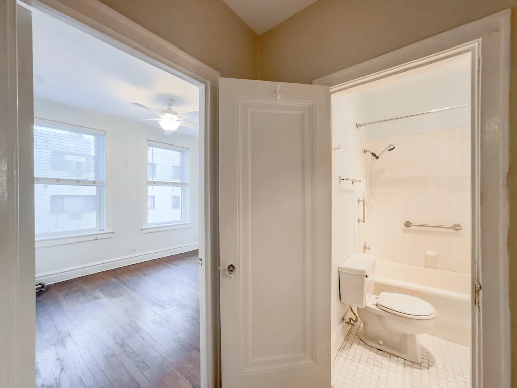 1337 W Lunt Ave, ,  60626, USA 60626-unit#2L-Chicago-IL