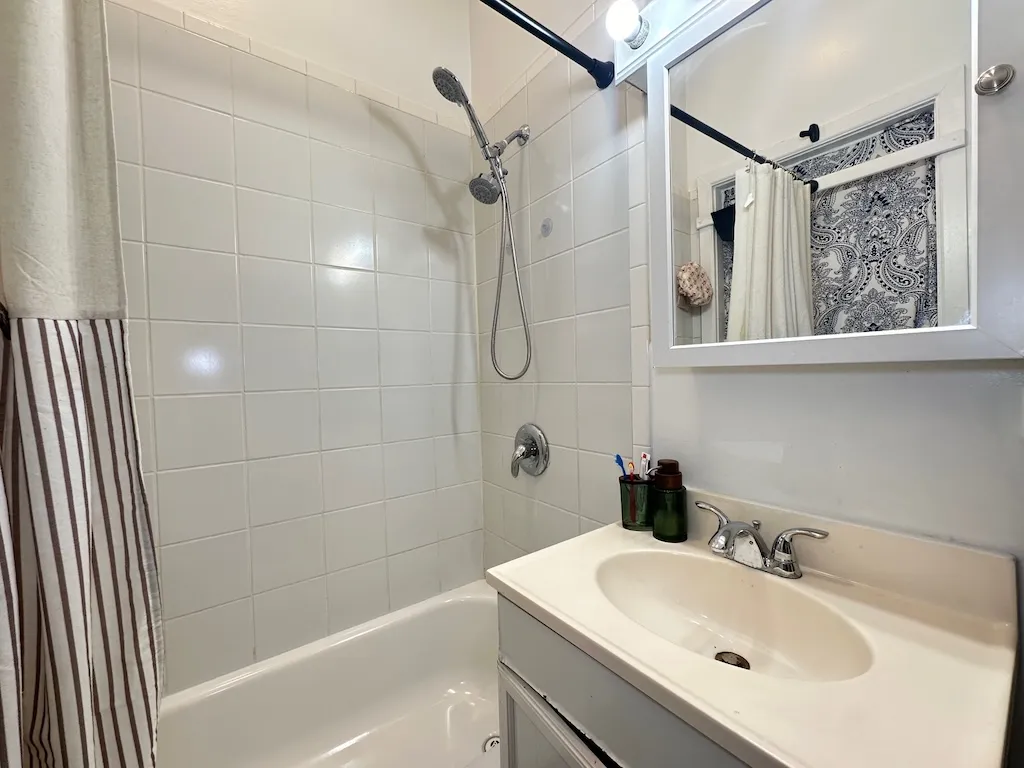 918 Green Bay Rd, ,  60093, USA 60093-unit#G-Winnetka-IL