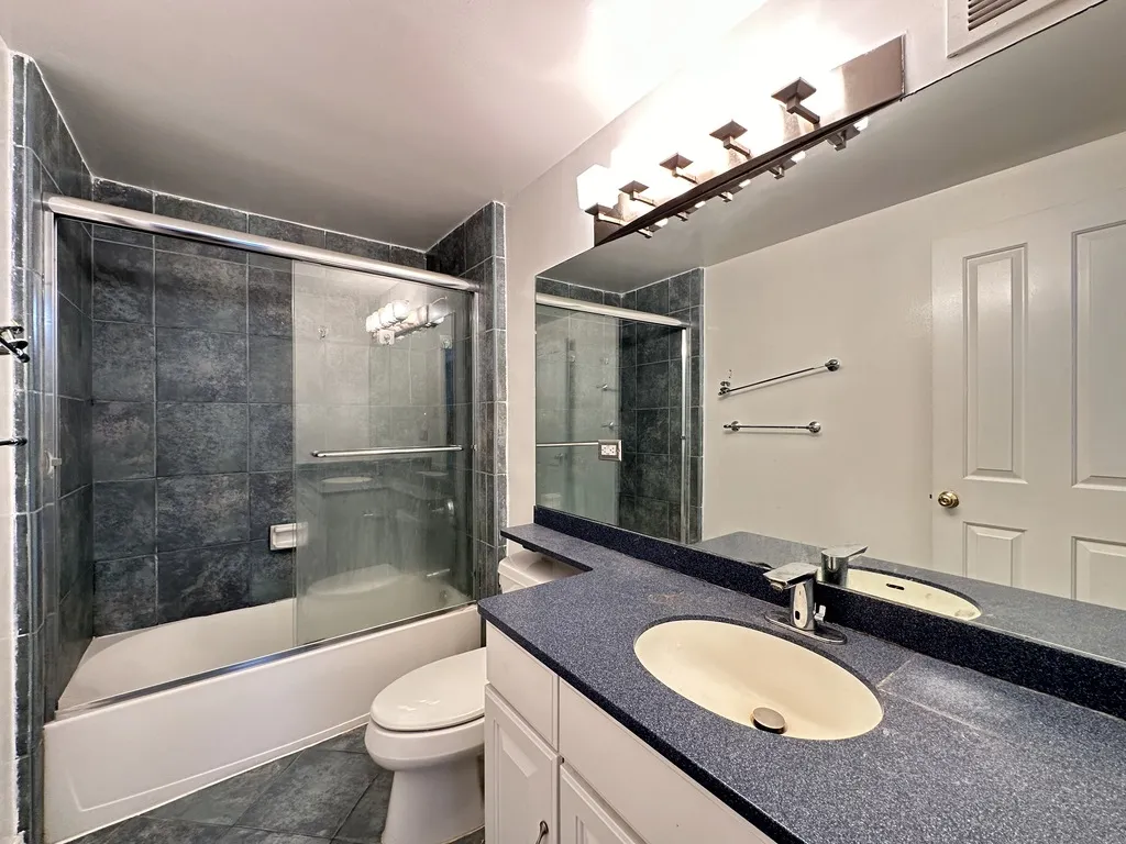 4180 N Marine Dr, ,  60613, USA 60613-unit#205-Chicago-IL