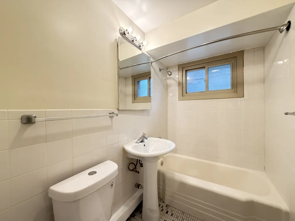 810 Seward St, Evanston,  60202, USA 60202-unit#101-Chicago-IL