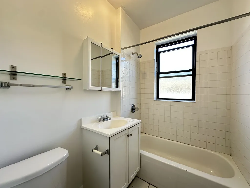 654 W Cornelia Ave, , 60657, USA 60657-unit#4-Chicago-IL