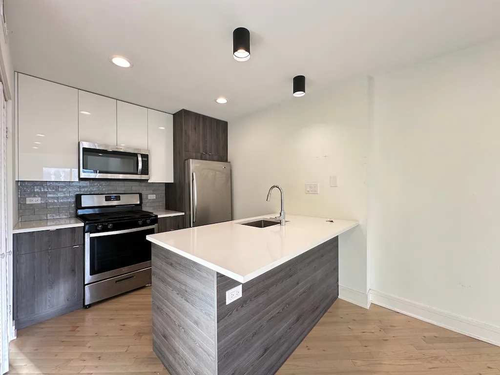 944 W Grace St, , 60613, USA 60613-unit#F201-Chicago-IL