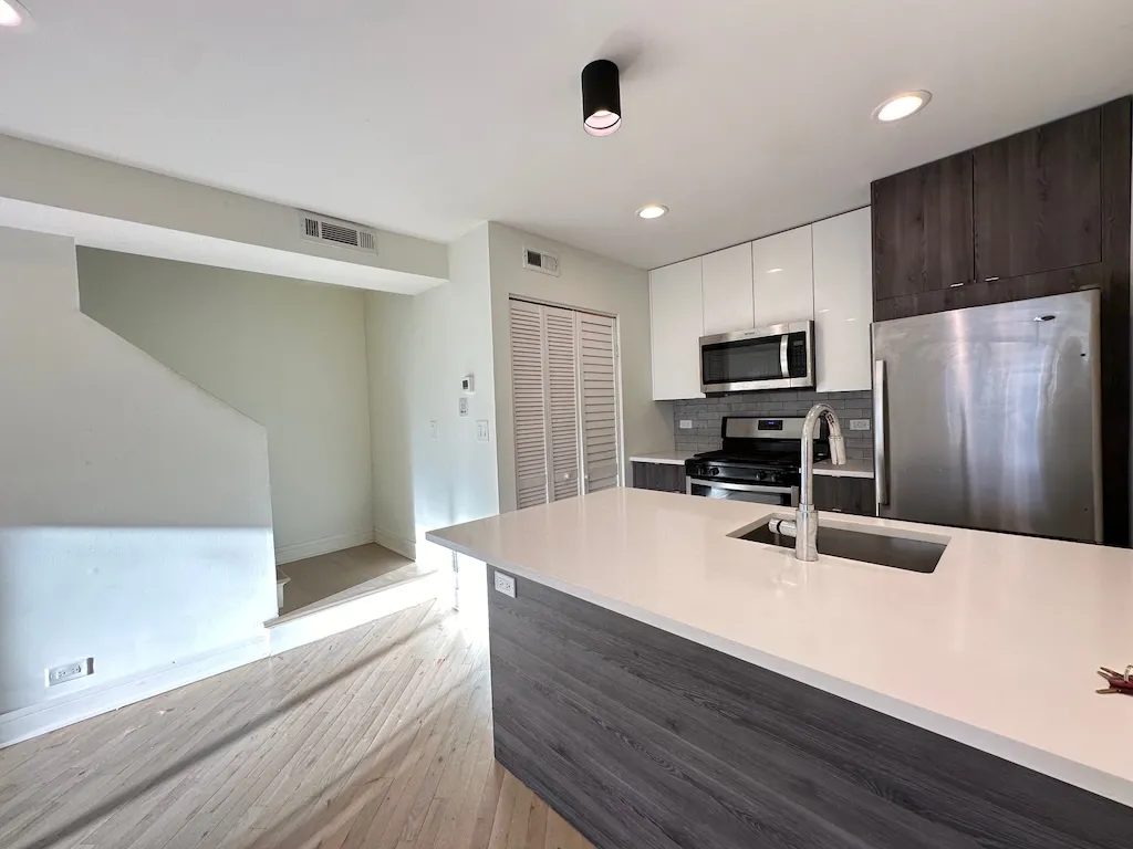 944 W Grace St, , 60613, USA 60613-unit#F201-Chicago-IL