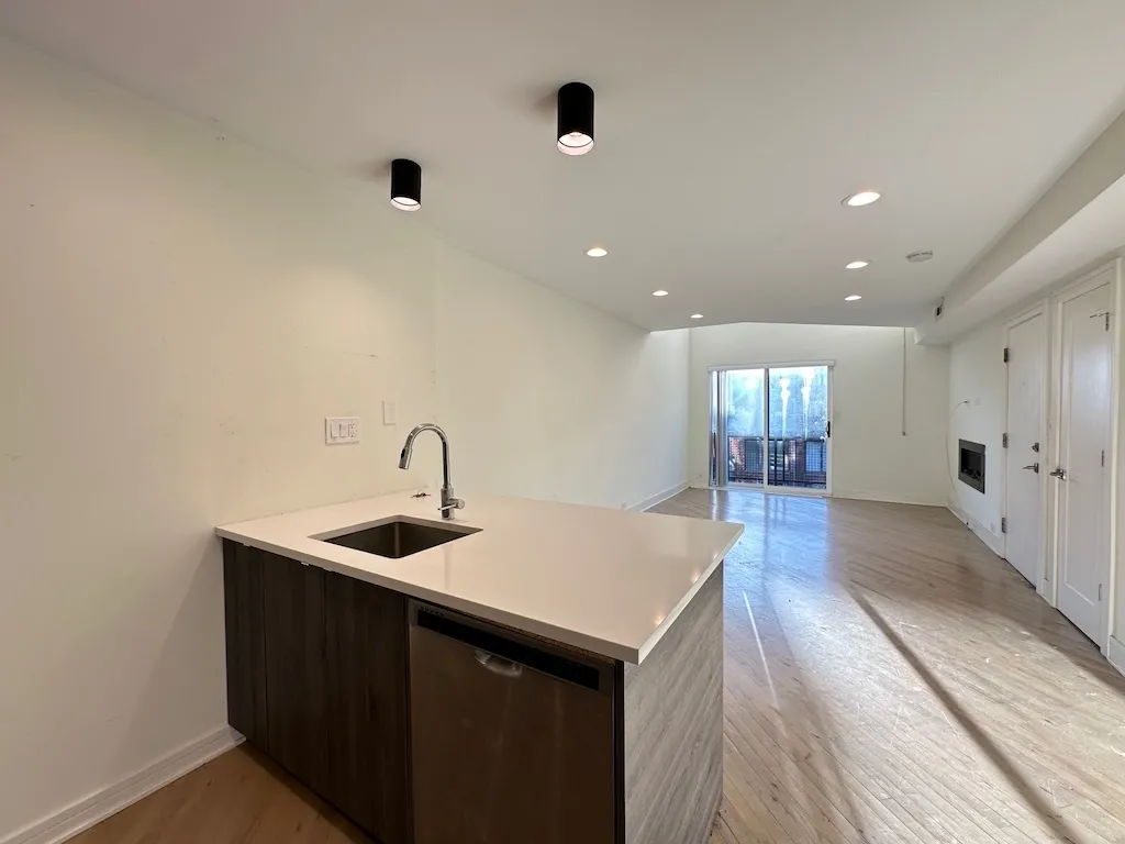 944 W Grace St, , 60613, USA 60613-unit#F201-Chicago-IL