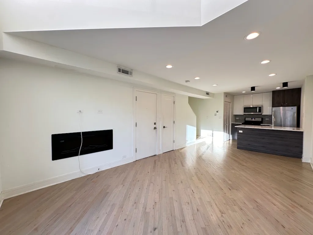 944 W Grace St, , 60613, USA 60613-unit#F201-Chicago-IL