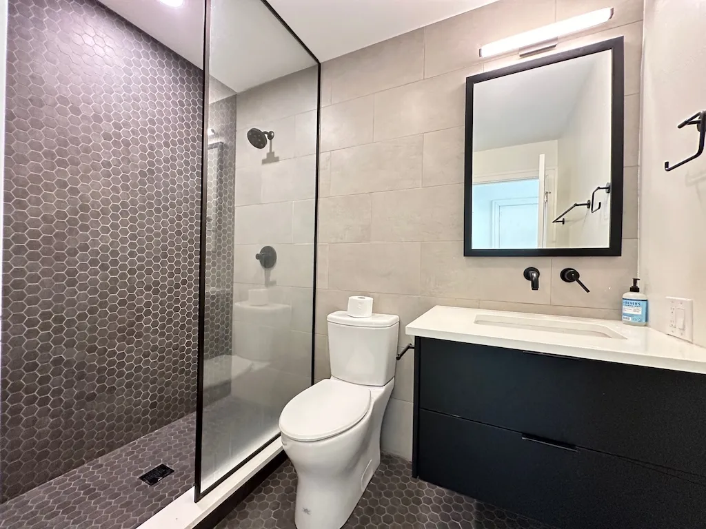 944 W Grace St, , 60613, USA 60613-unit#F201-Chicago-IL