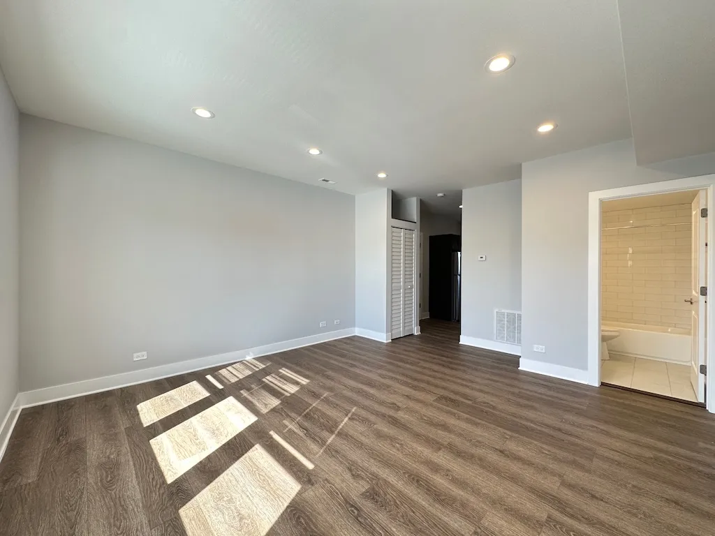 3358 W Montrose Ave, ,  60618, USA 60618-unit#2-Chicago-IL