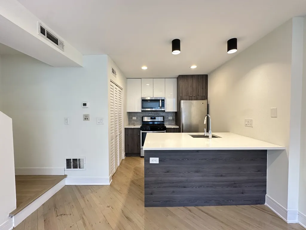 954 W Grace St, , 60613, USA 60613-unit#H202-Chicago-IL