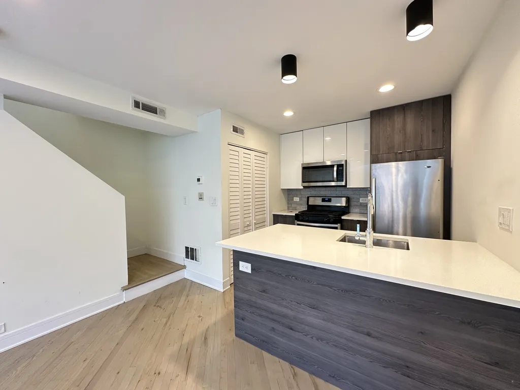 954 W Grace St, , 60613, USA 60613-unit#H202-Chicago-IL