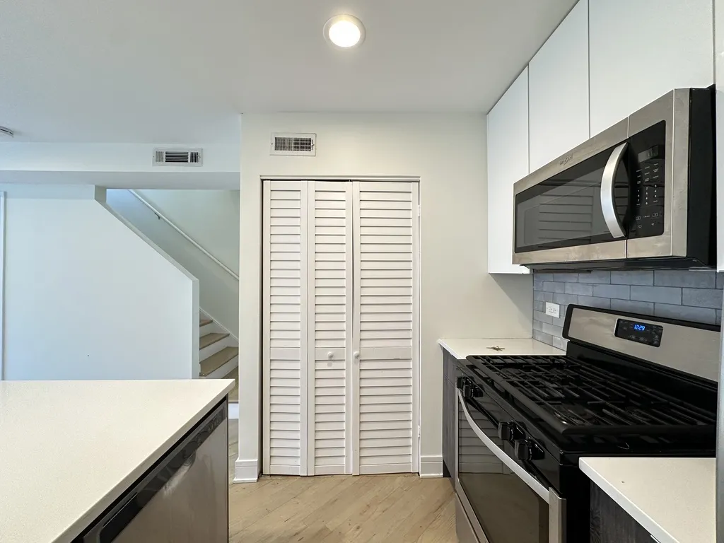 954 W Grace St, , 60613, USA 60613-unit#H202-Chicago-IL