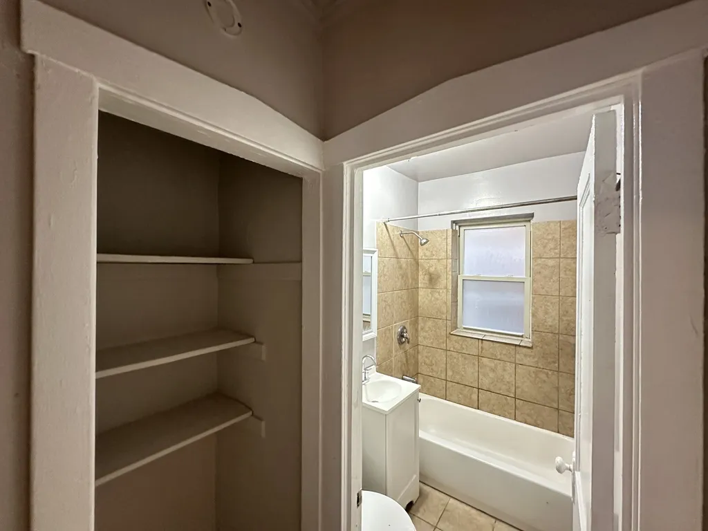 4027 W Melrose St, , 60641, USA 60641-unit#2S-Chicago-IL