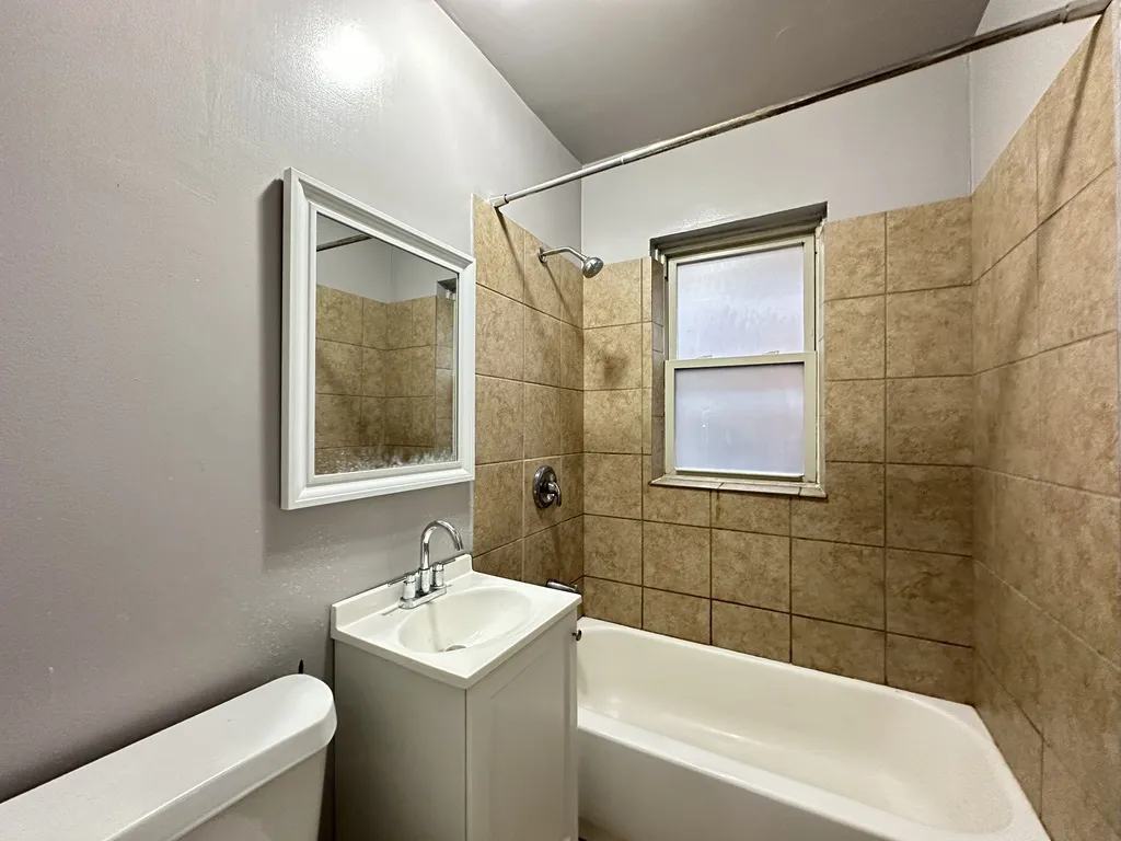 4027 W Melrose St, , 60641, USA 60641-unit#2S-Chicago-IL