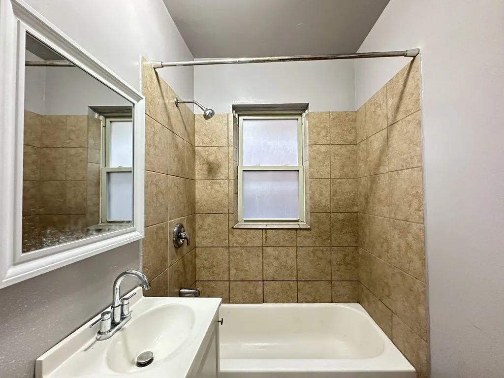 4027 W Melrose St, , 60641, USA 60641-unit#2S-Chicago-IL
