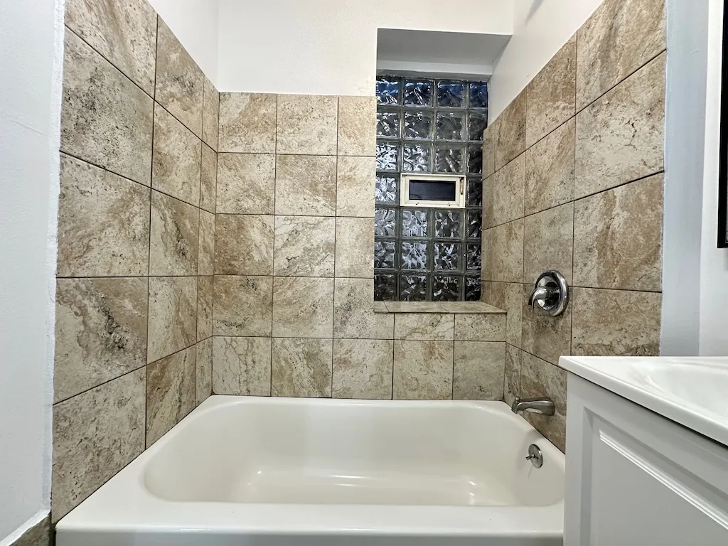 5668 N Ridge Ave, , 60660, USA 60660-unit#1N-Chicago-IL