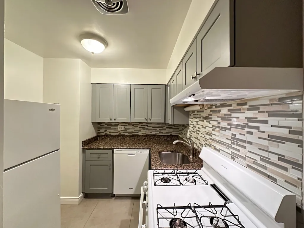 3710 N Pine Grove Ave, ,  60613, USA 60613-unit#418-Chicago-IL