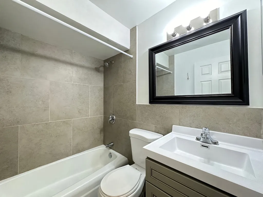 3710 N Pine Grove Ave, ,  60613, USA 60613-unit#418-Chicago-IL