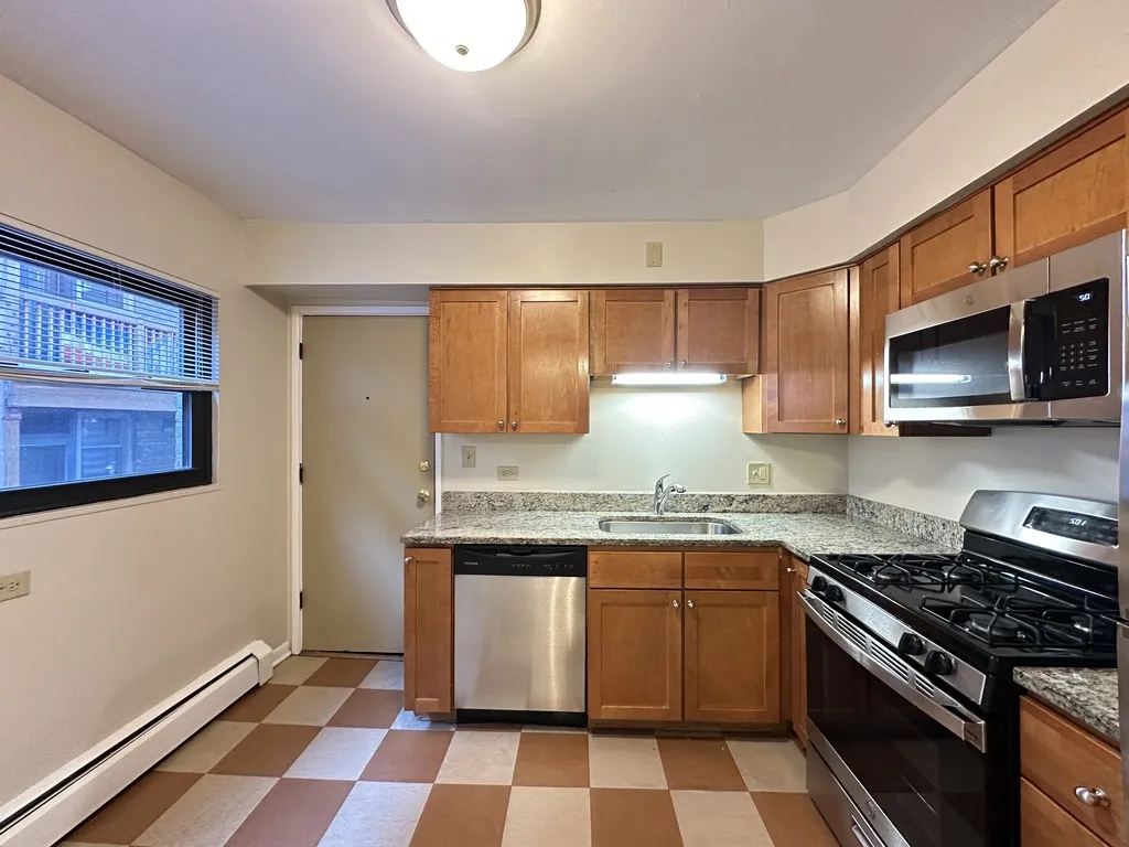 1644 W Sherwin Ave, ,  60626, USA 60626-unit#2B-Chicago-IL