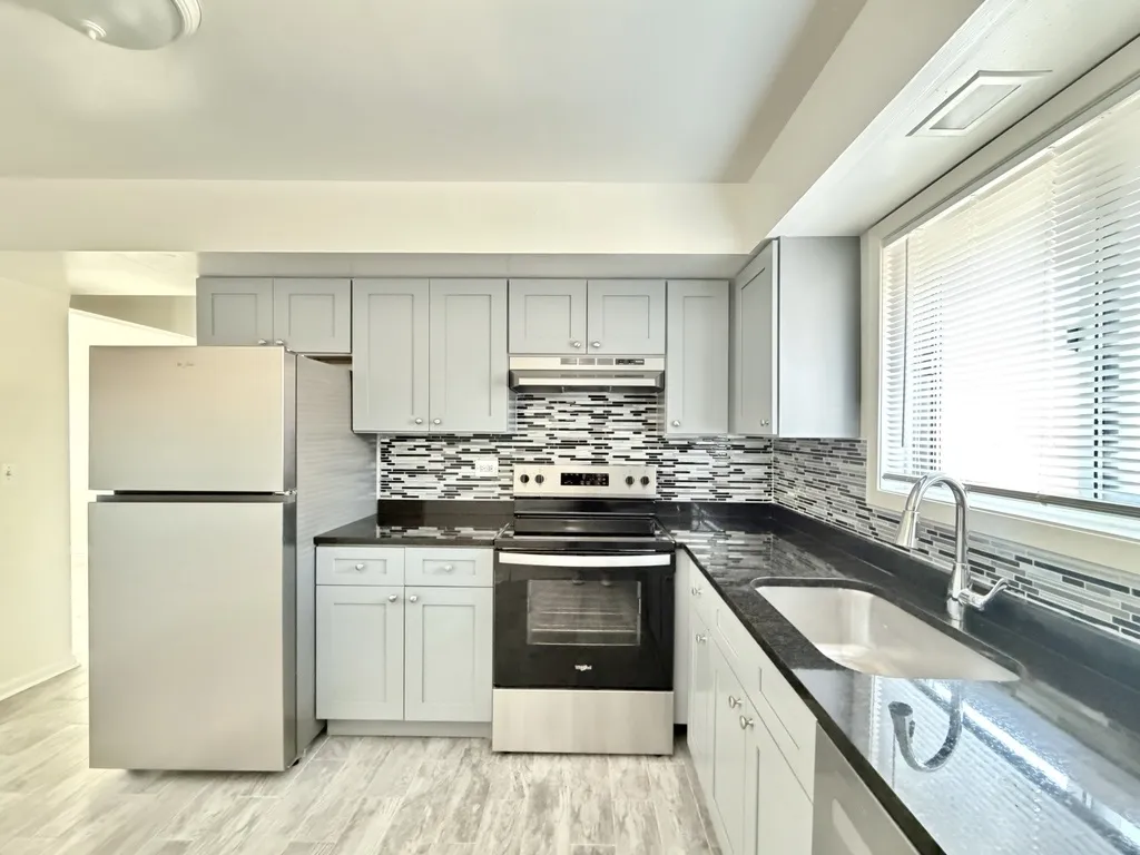 1422 Carol St, Park Ridge,  60068, USA 60068-unit#2B-Chicago-IL
