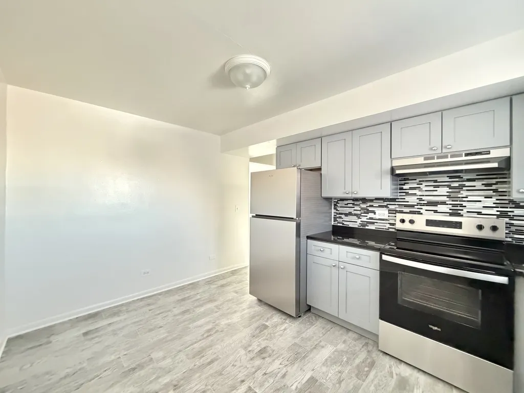 1422 Carol St, Park Ridge,  60068, USA 60068-unit#2B-Chicago-IL