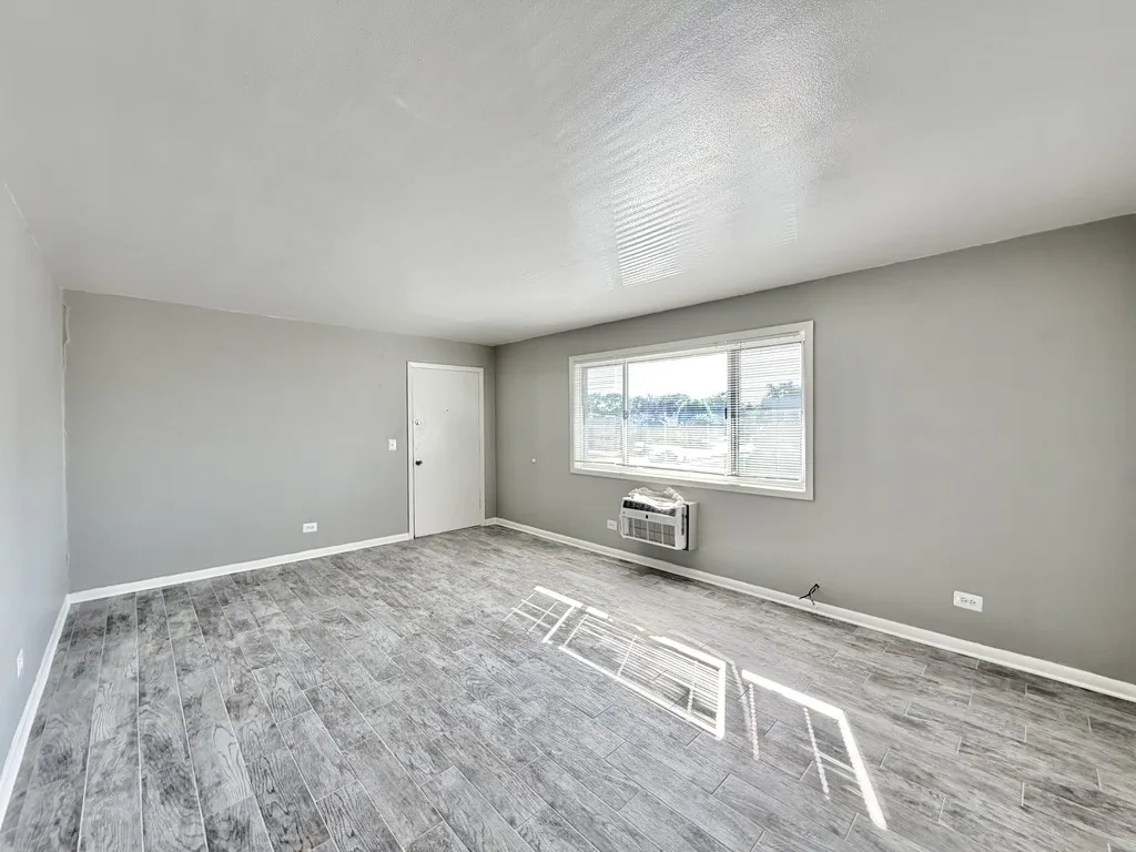 1422 Carol St, Park Ridge,  60068, USA 60068-unit#2B-Chicago-IL