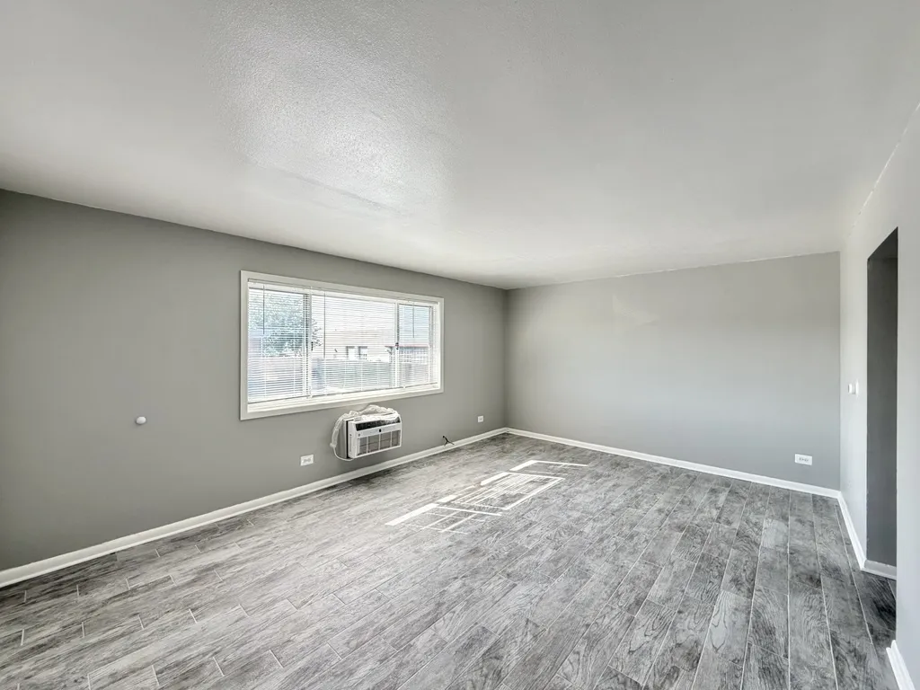 1422 Carol St, Park Ridge,  60068, USA 60068-unit#2B-Chicago-IL