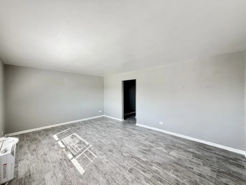 1422 Carol St, Park Ridge,  60068, USA 60068-unit#2B-Chicago-IL