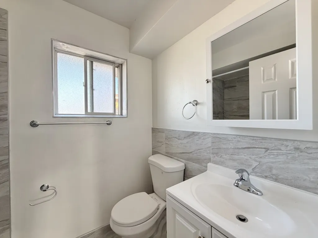 1422 Carol St, Park Ridge,  60068, USA 60068-unit#2B-Chicago-IL