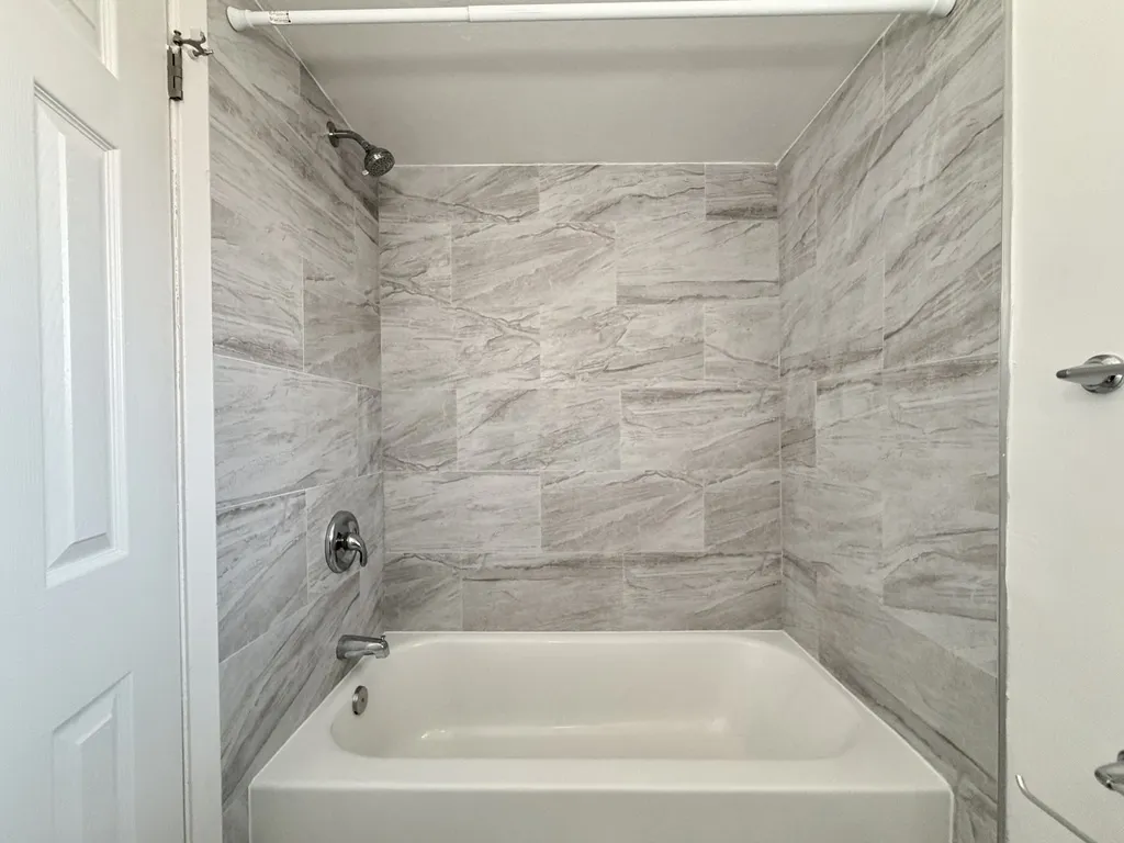 1422 Carol St, Park Ridge,  60068, USA 60068-unit#2B-Chicago-IL