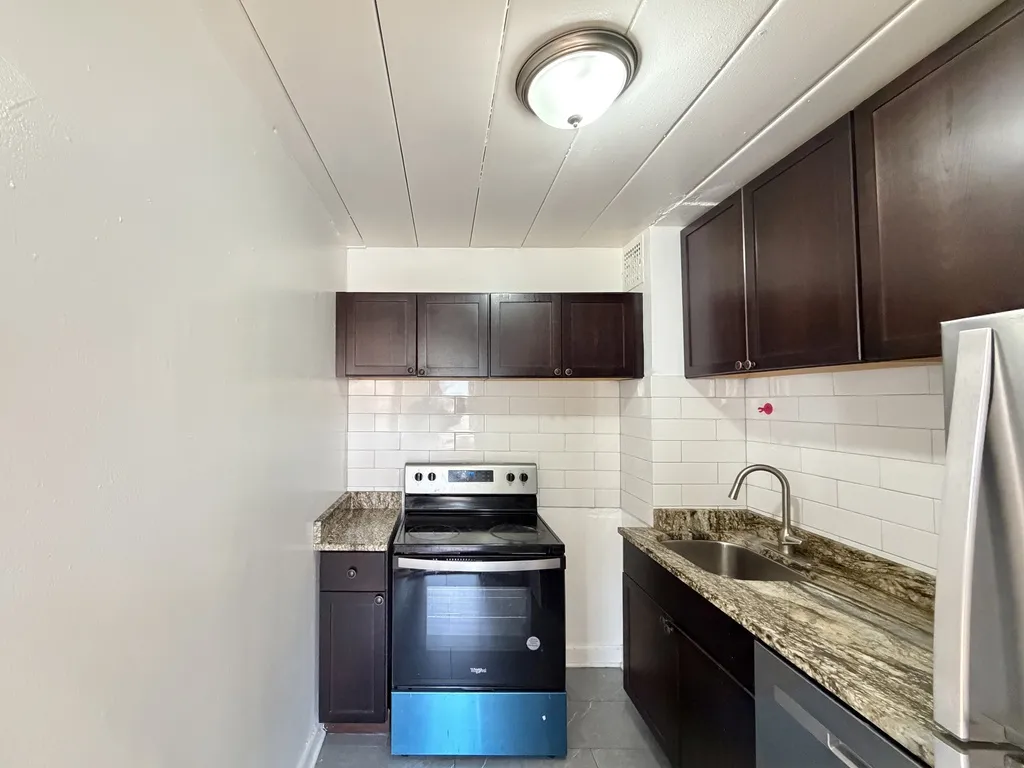 1360 W Touhy Ave, ,  60626, USA 60626-unit#301-Chicago-IL