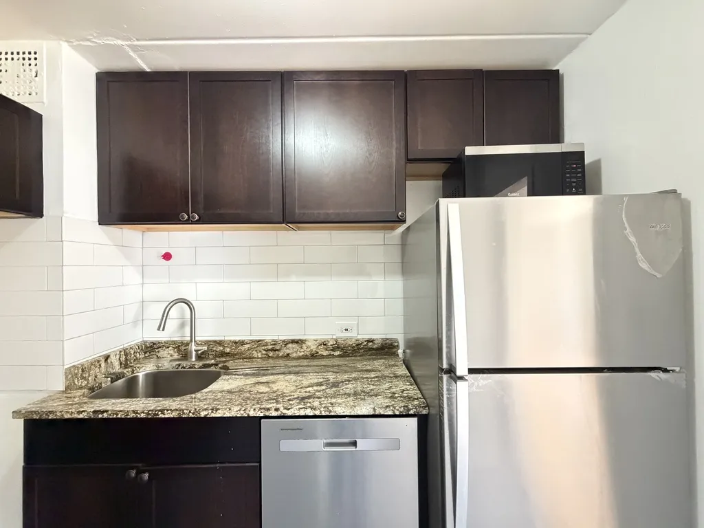 1360 W Touhy Ave, ,  60626, USA 60626-unit#301-Chicago-IL