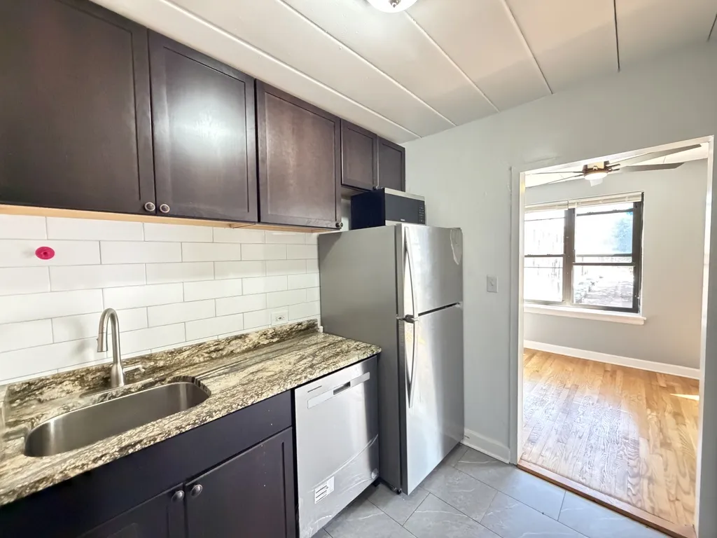 1360 W Touhy Ave, ,  60626, USA 60626-unit#301-Chicago-IL