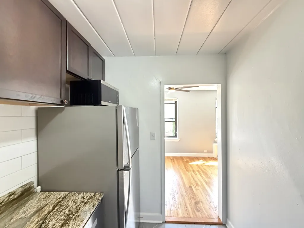 1360 W Touhy Ave, ,  60626, USA 60626-unit#301-Chicago-IL