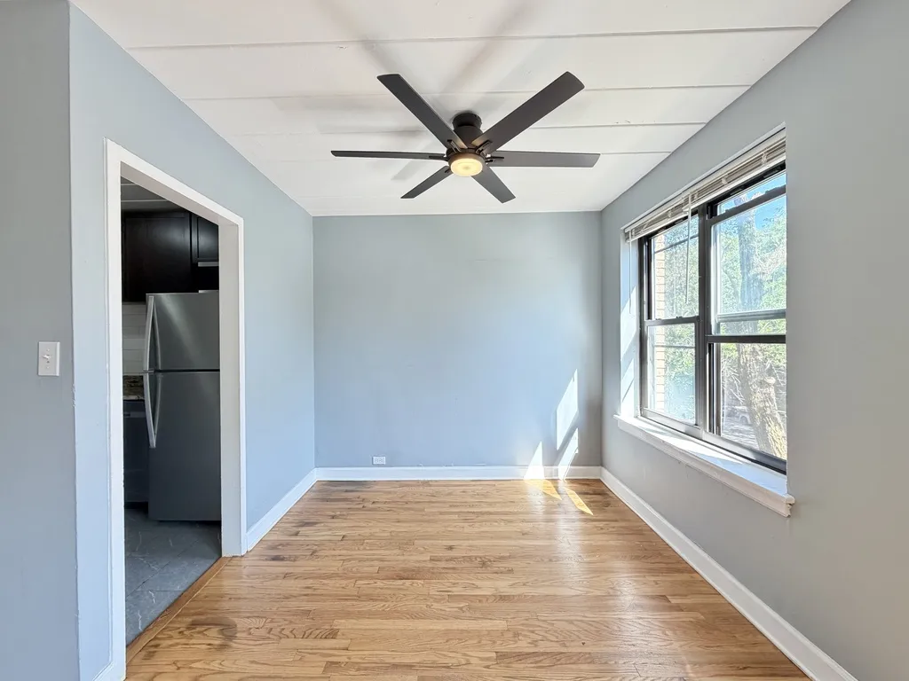 1360 W Touhy Ave, ,  60626, USA 60626-unit#301-Chicago-IL