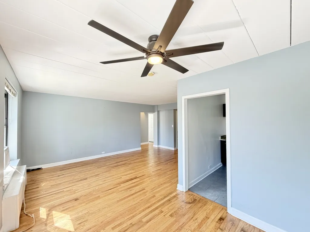 1360 W Touhy Ave, ,  60626, USA 60626-unit#301-Chicago-IL
