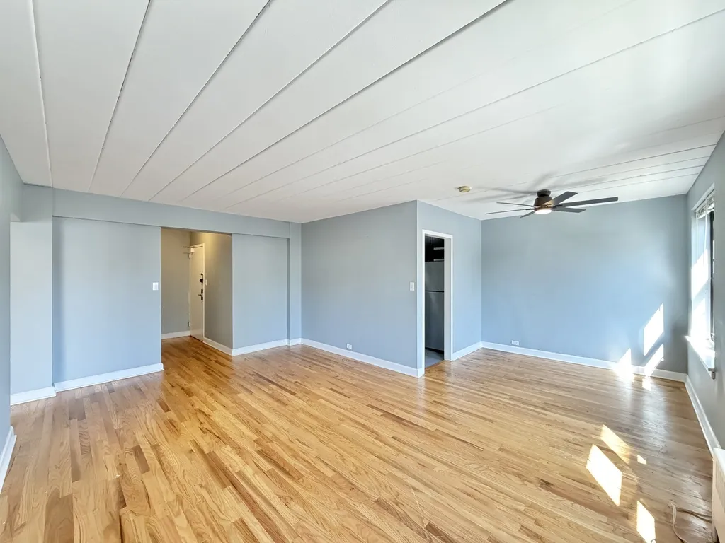 1360 W Touhy Ave, ,  60626, USA 60626-unit#301-Chicago-IL