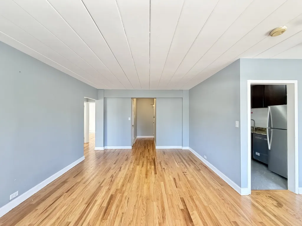 1360 W Touhy Ave, ,  60626, USA 60626-unit#301-Chicago-IL