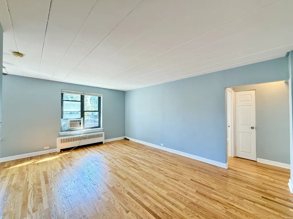 1360 W Touhy Ave, ,  60626, USA 60626-unit#301-Chicago-IL