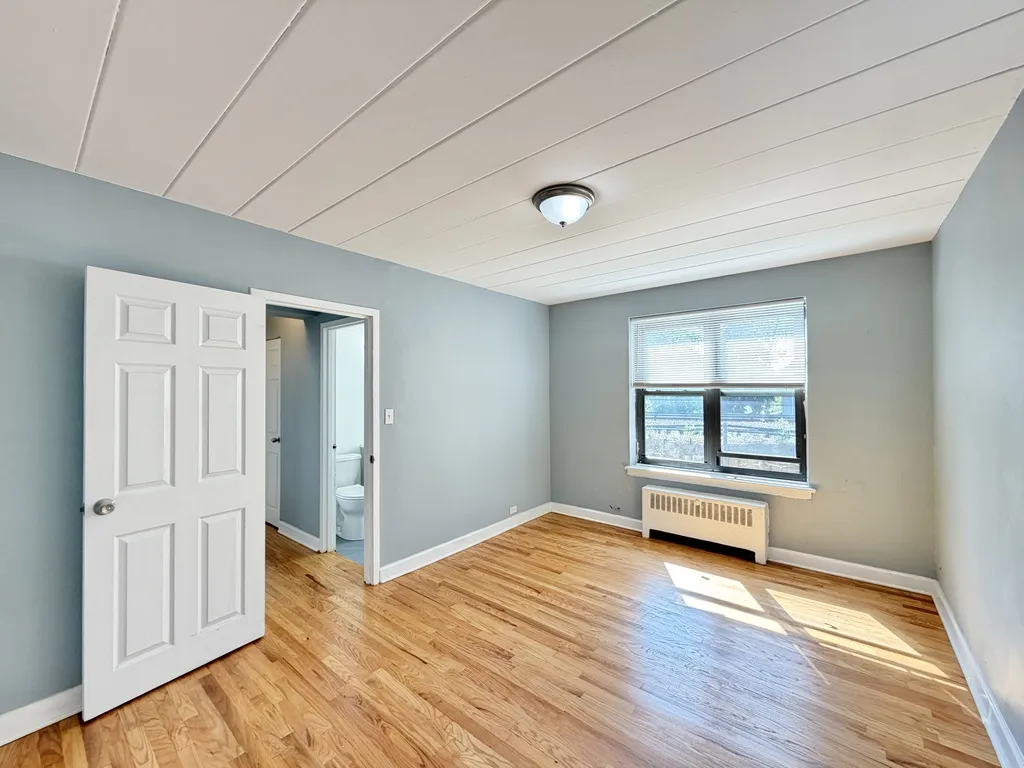 1360 W Touhy Ave, ,  60626, USA 60626-unit#301-Chicago-IL