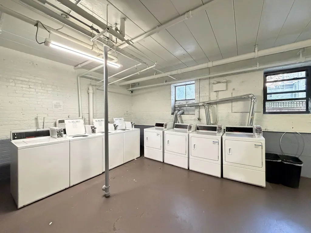 1360 W Touhy Ave, ,  60626, USA 60626-unit#301-Chicago-IL