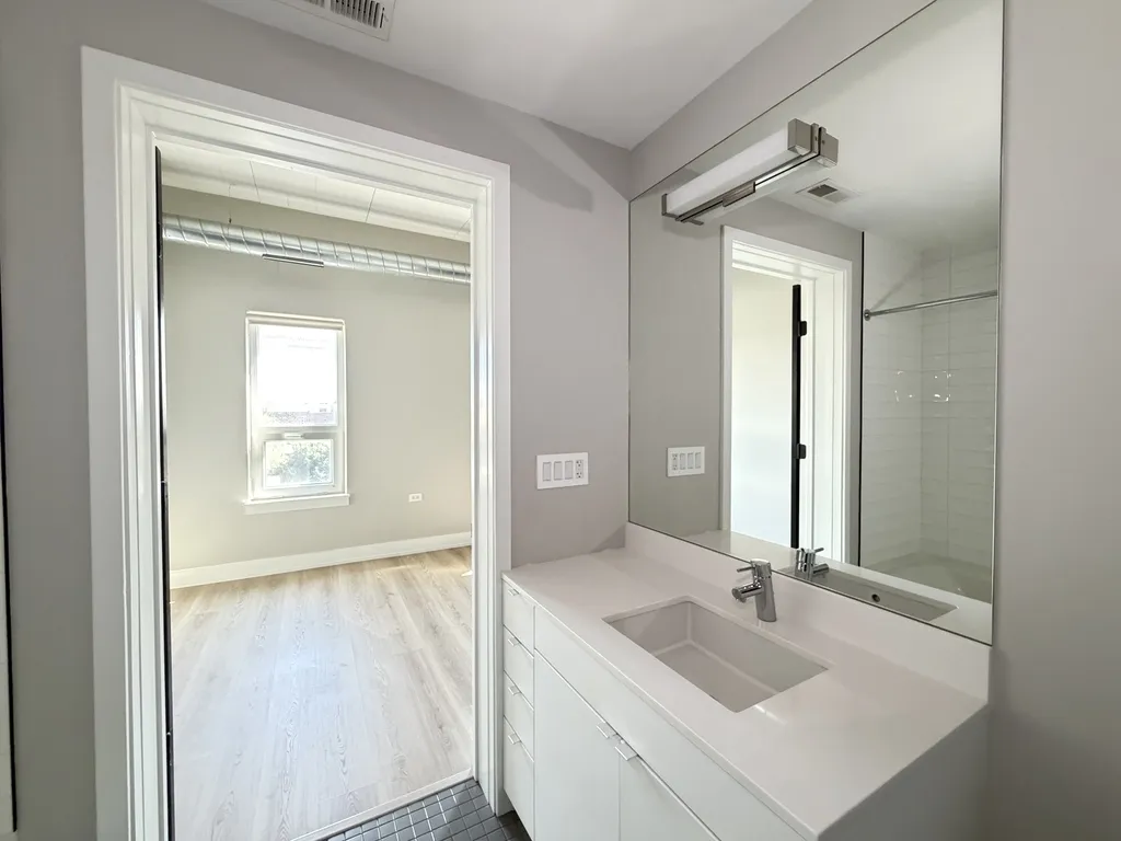 941 W Belmont Ave, , 60657, USA 60657-unit#501-Chicago-IL