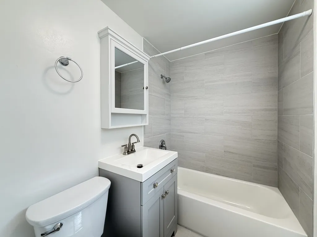 6731 N California Ave, , 60645, USA 60645-unit#GS-Chicago-IL